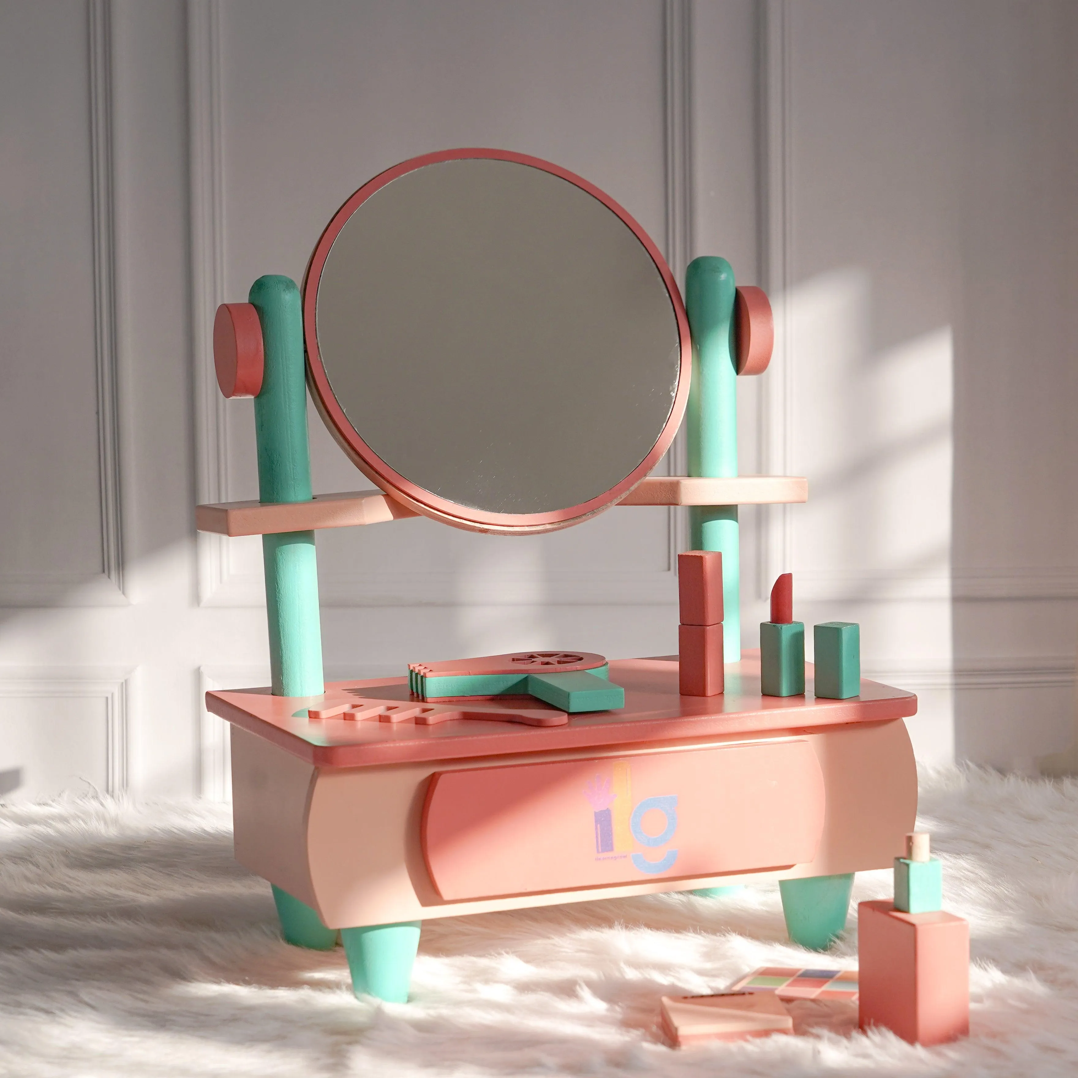 PRETEND PLAY DRESSING TABLE